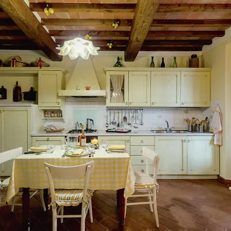 Ferienhaus Gorgeous Holiday In Fratticciola With Swimming Pool