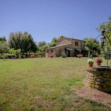 Ferienhaus Gorgeous Holiday In Fratticciola With Swimming Pool